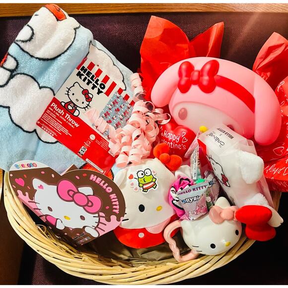 Hello Kitty Love basket 50 x 70 plush throw HK gummy hearts my melody light up - Picture 8 of 9